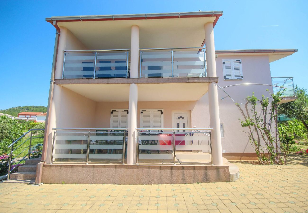 Ferienwohnung in Tribunj - Apartment Mara - Apartment mit zwei Schlafzimmern