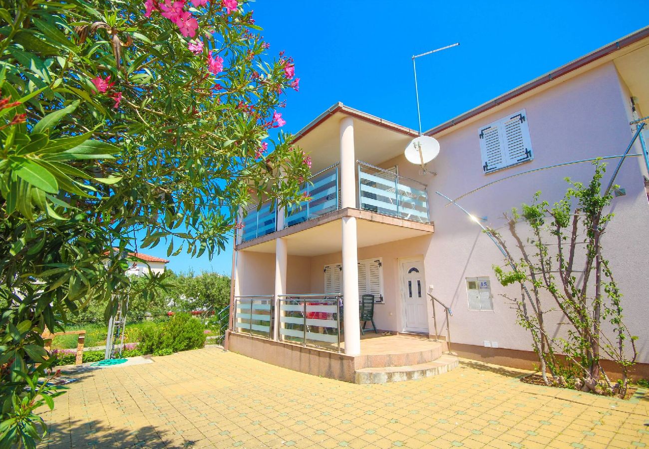 Ferienwohnung in Tribunj - Apartment Mara - Apartment mit zwei Schlafzimmern