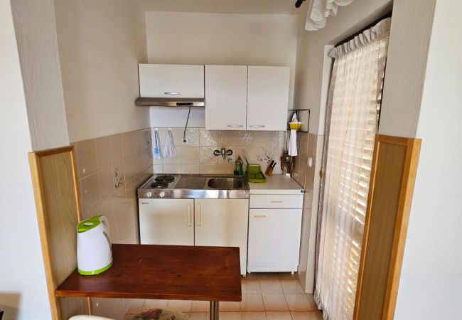 Studio in Tribunj - Apartments Nestor - studio apartment with a sea view A2 Studio in Tribunj - Apartments Nestor - studio apartment with a sea view A2