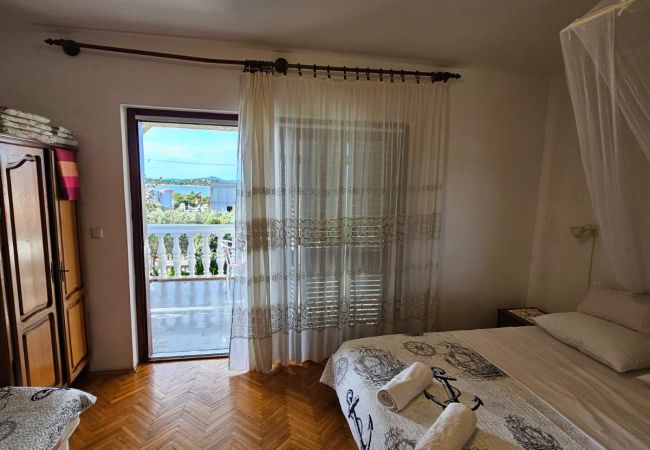 Studio in Tribunj - Apartments Nestor - studio apartment with a sea view A2 Studio in Tribunj - Apartments Nestor - studio apartment with a sea view A2