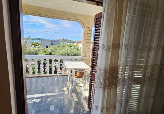Studio in Tribunj - Apartments Nestor - studio apartment with a sea view A2 Studio in Tribunj - Apartments Nestor - studio apartment with a sea view A2