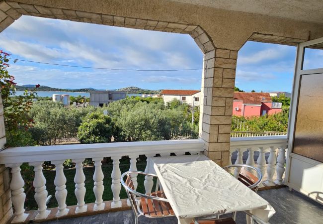 Studio in Tribunj - Apartments Nestor - studio apartment with a sea view A2 Studio in Tribunj - Apartments Nestor - studio apartment with a sea view A2