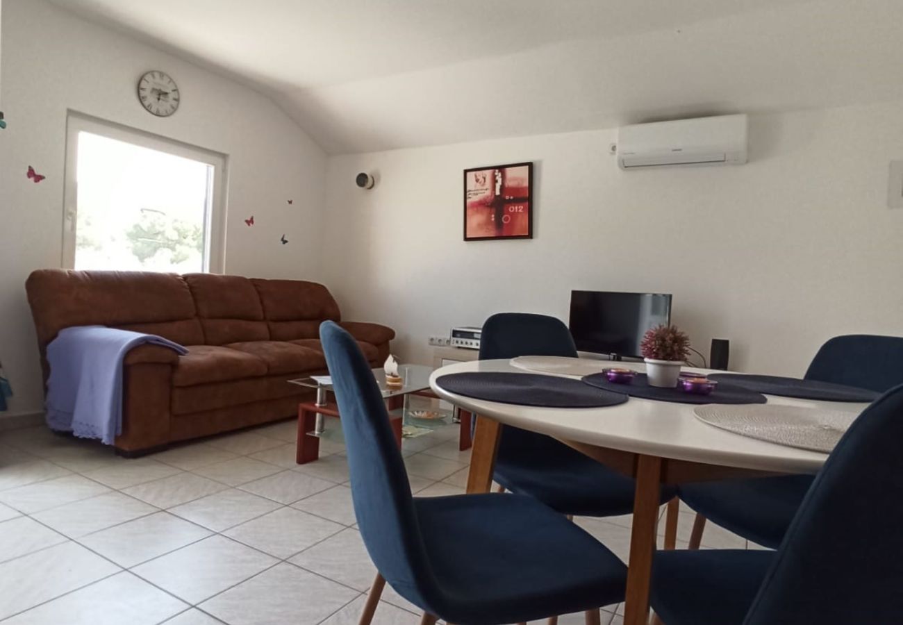 Ferienwohnung in Tribunj - Gemütliches Apartment Aurora Tribunj