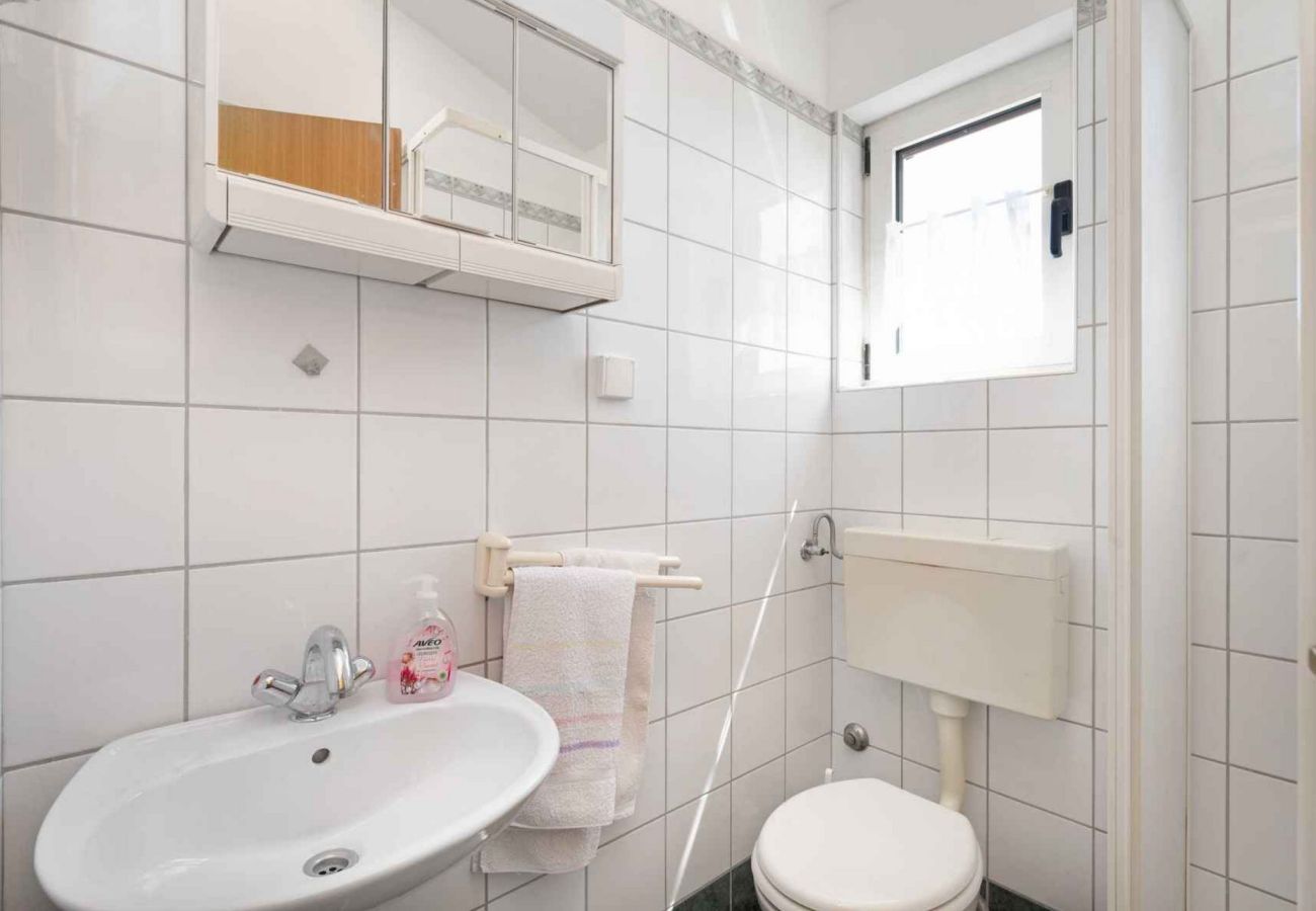 Ferienwohnung in Šibenik-Brodarica - Apartments Maretić - Apartment mit einem Schlafzimmer und Meerblick A2