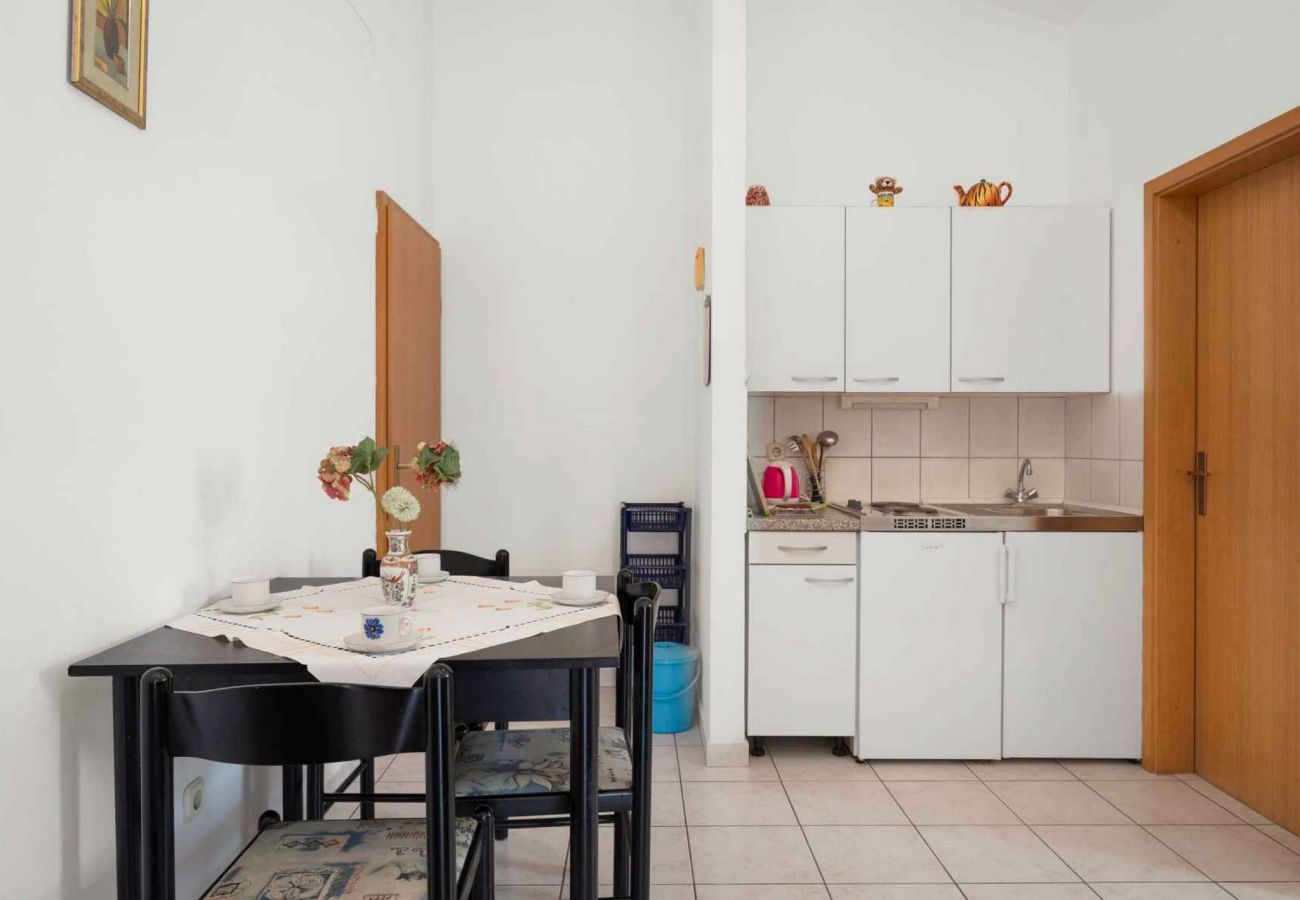 Ferienwohnung in Šibenik-Brodarica - Apartments Maretić - Apartment mit einem Schlafzimmer und Meerblick A2