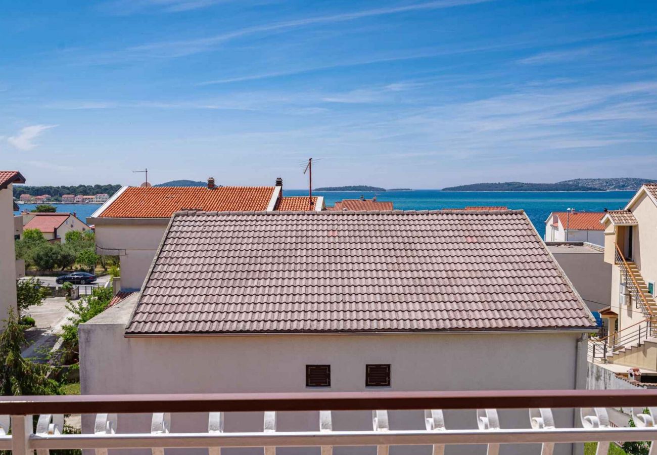 Ferienwohnung in Šibenik-Brodarica - Apartments Maretić - Apartment mit einem Schlafzimmer und Meerblick A2