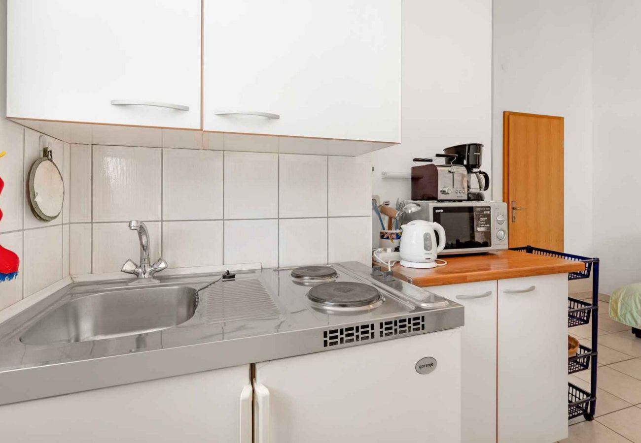 Ferienwohnung in Šibenik-Brodarica - Apartments Maretić - Apartment mit einem Schlafzimmer und Meerblick A3