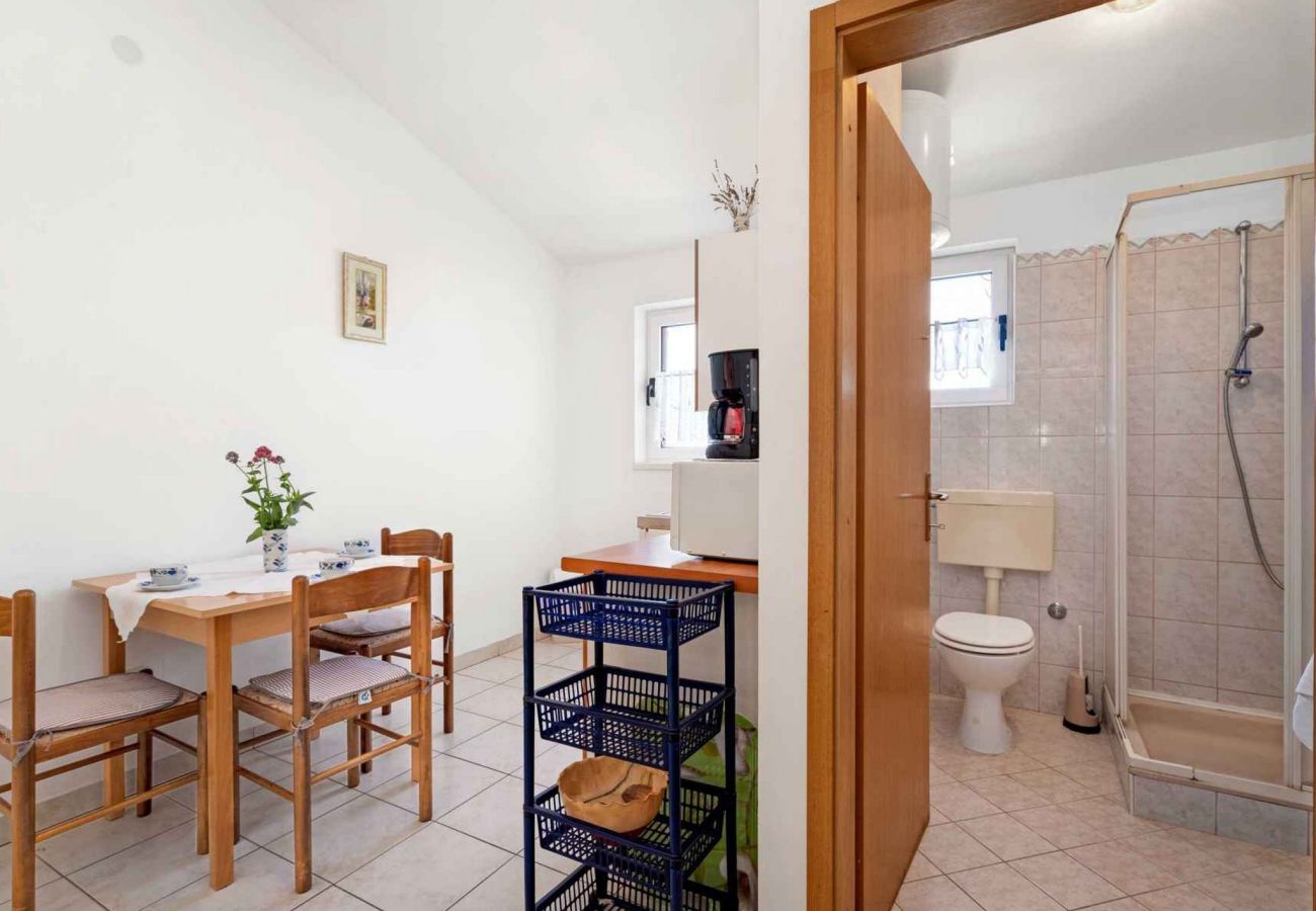 Ferienwohnung in Šibenik-Brodarica - Apartments Maretić - Apartment mit einem Schlafzimmer und Meerblick A3