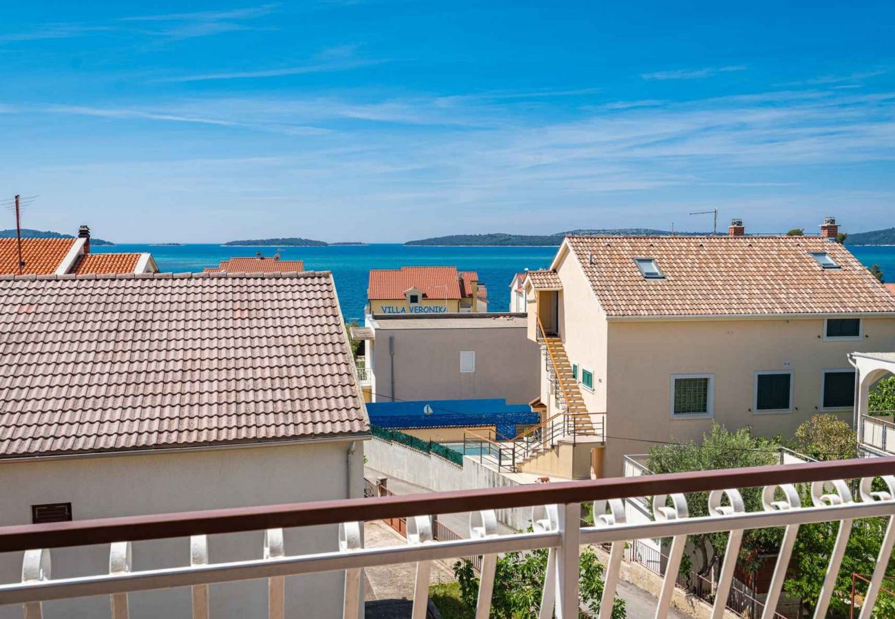 Ferienwohnung in Šibenik-Brodarica - Apartments Maretić - Apartment mit einem Schlafzimmer und Meerblick A3
