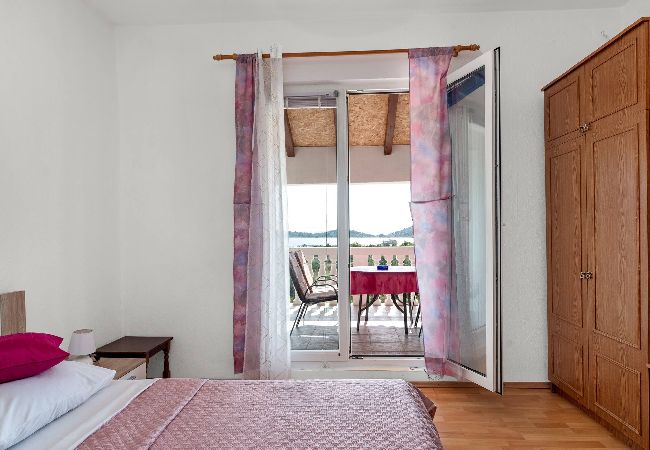 Ferienwohnung in Tribunj - Apartment Lara - Apartment mit zwei Schlafzimmern und Meerblick Ferienwohnung in Tribunj - Apartment Lara - Apartment mit zwei Schlafzimmern und Meerblick