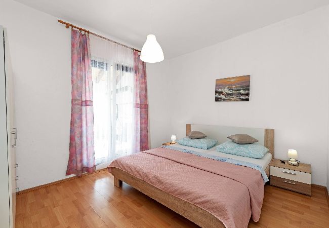 Ferienwohnung in Tribunj - Apartment Lara - Apartment mit zwei Schlafzimmern und Meerblick Ferienwohnung in Tribunj - Apartment Lara - Apartment mit zwei Schlafzimmern und Meerblick