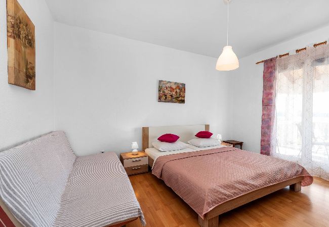 Ferienwohnung in Tribunj - Apartment Lara - Apartment mit zwei Schlafzimmern und Meerblick Ferienwohnung in Tribunj - Apartment Lara - Apartment mit zwei Schlafzimmern und Meerblick