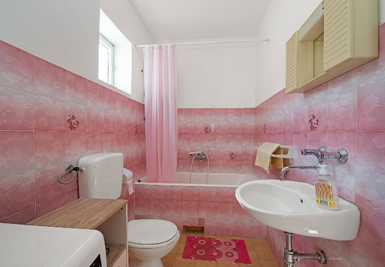 Ferienwohnung in Šibenik-Brodarica -  Apartment mit einem Schlafzimmer Jagoda