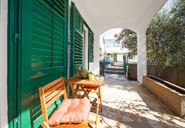 Ferienwohnung in Šibenik-Brodarica - Ferienhaus Roko&Iva - Haus mit drei Schlafzimmern und Meerblick Ferienwohnung in Šibenik-Brodarica - Ferienhaus Roko&Iva - Haus mit drei Schlafzimmern und Meerblick