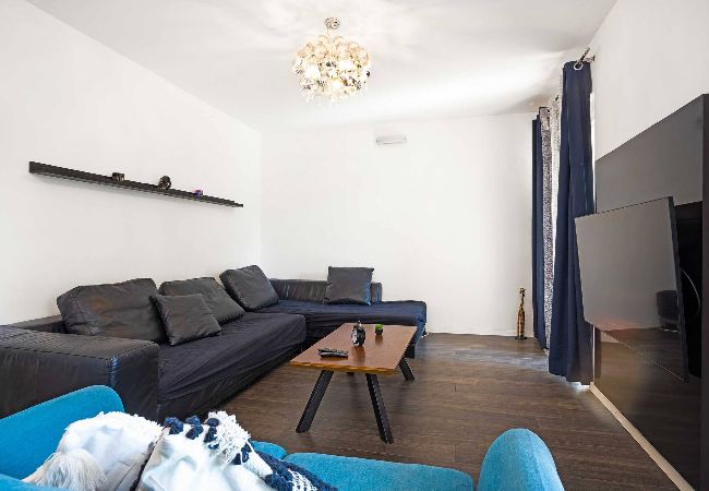 Ferienwohnung in Šibenik-Brodarica - Ferienhaus Roko&Iva - Haus mit drei Schlafzimmern und Meerblick Ferienwohnung in Šibenik-Brodarica - Ferienhaus Roko&Iva - Haus mit drei Schlafzimmern und Meerblick