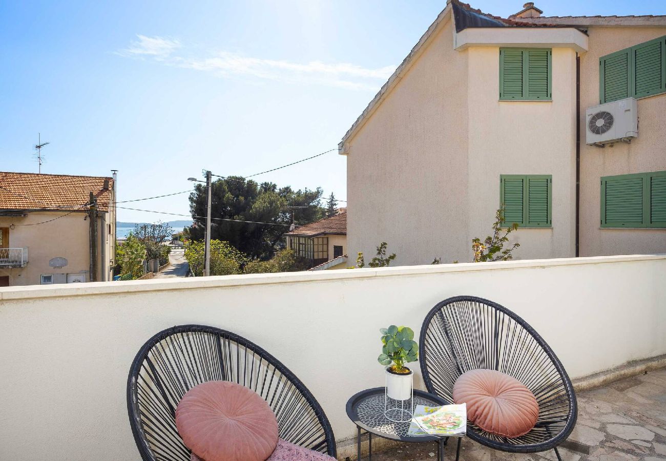 Ferienwohnung in Šibenik-Brodarica - Ferienhaus Roko&Iva - Haus mit drei Schlafzimmern und Meerblick
