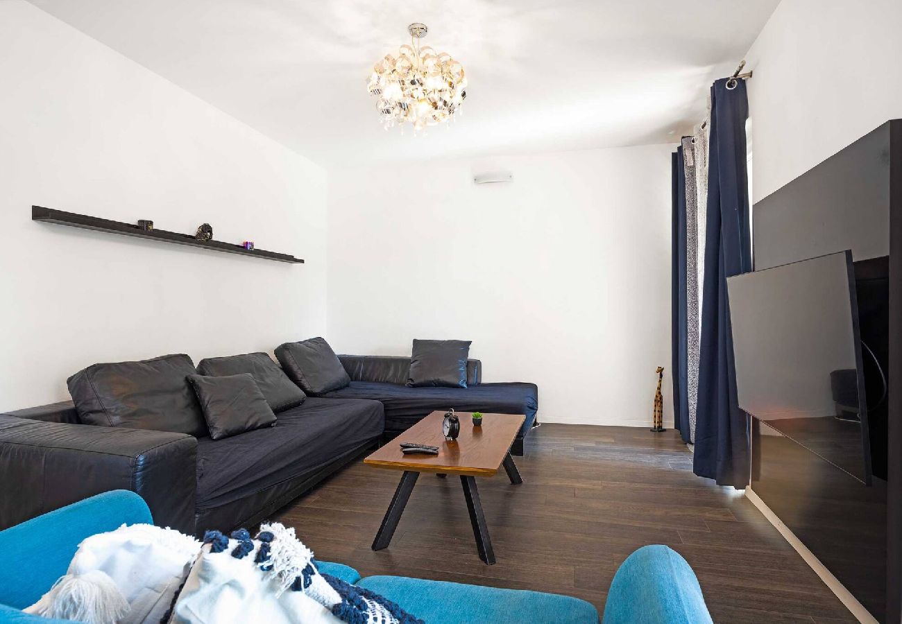 Ferienwohnung in Šibenik-Brodarica - Ferienhaus Roko&Iva - Haus mit drei Schlafzimmern und Meerblick