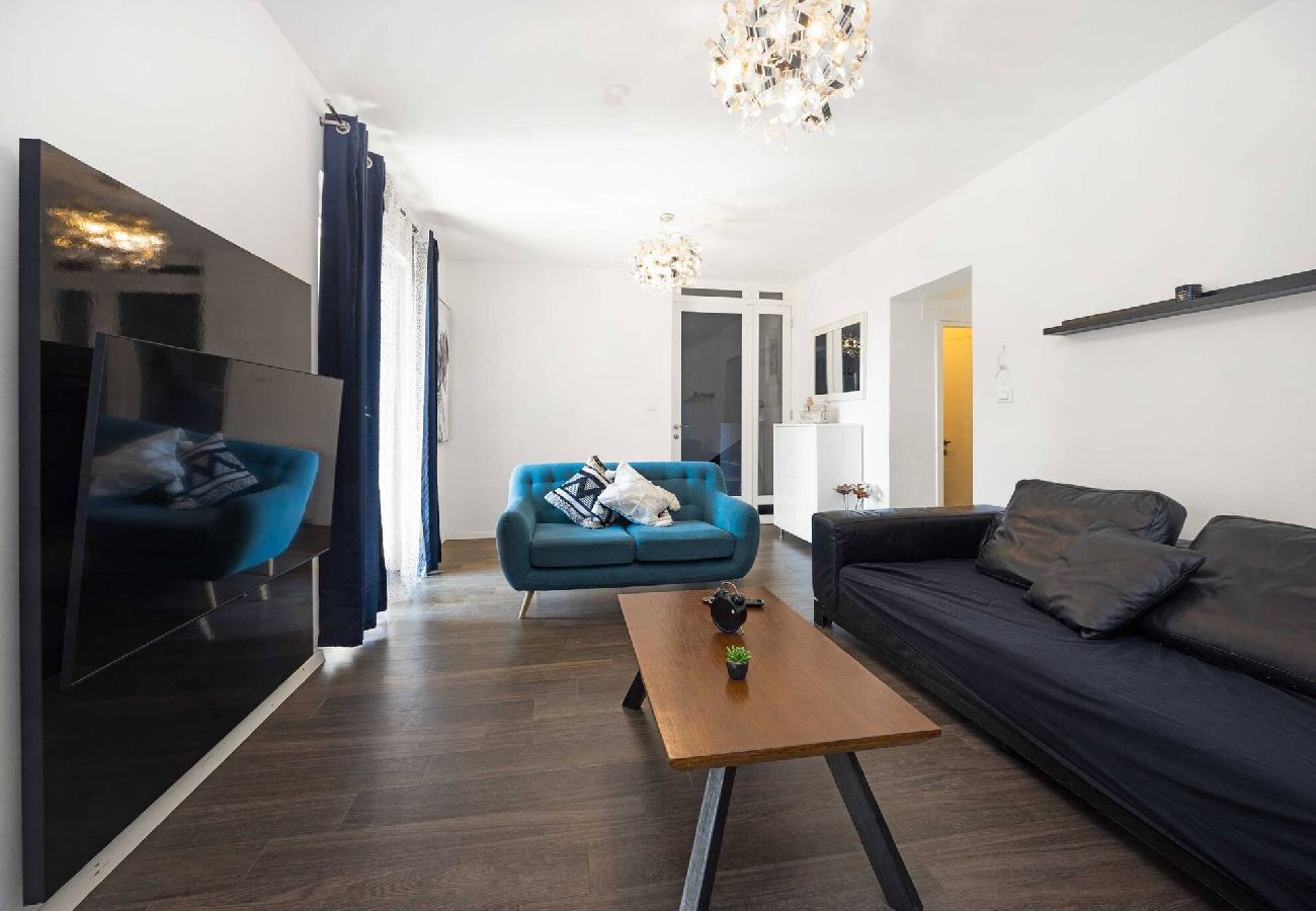 Ferienwohnung in Šibenik-Brodarica - Ferienhaus Roko&Iva - Haus mit drei Schlafzimmern und Meerblick