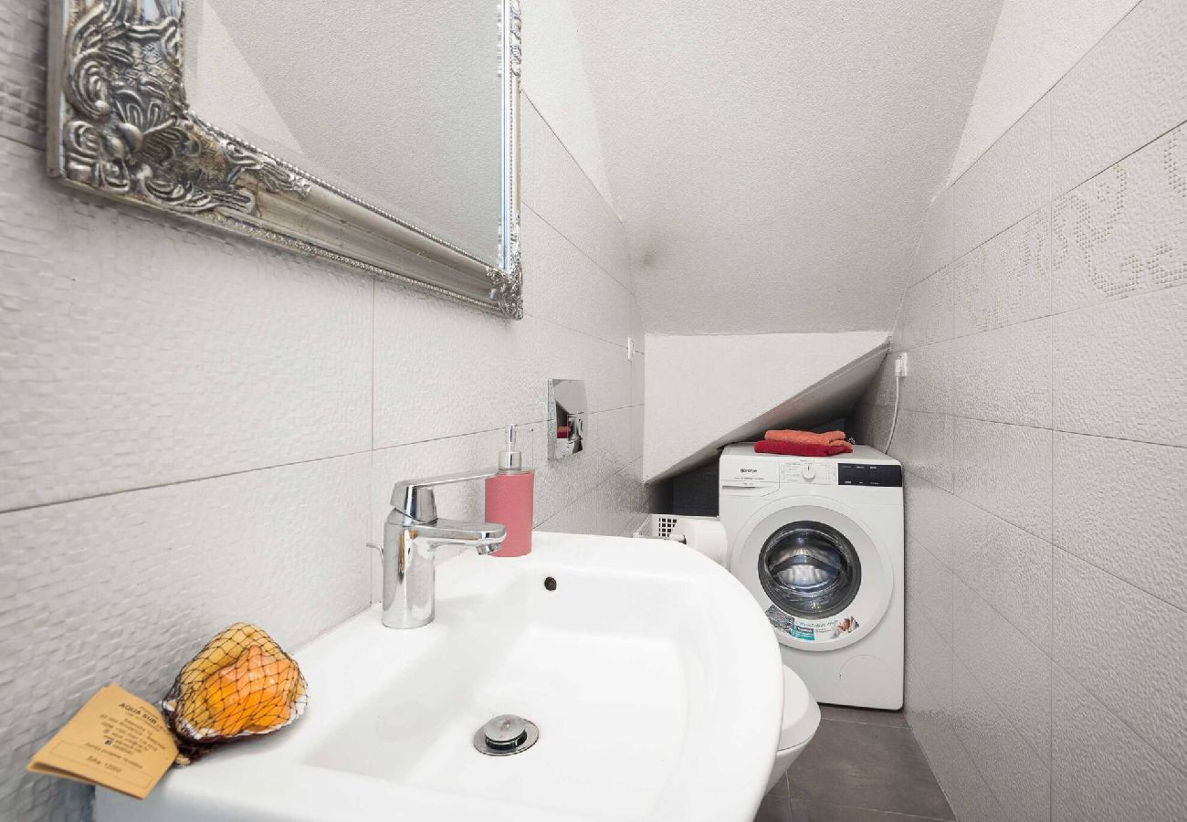 Ferienwohnung in Šibenik-Brodarica - Ferienhaus Roko&Iva - Haus mit drei Schlafzimmern und Meerblick