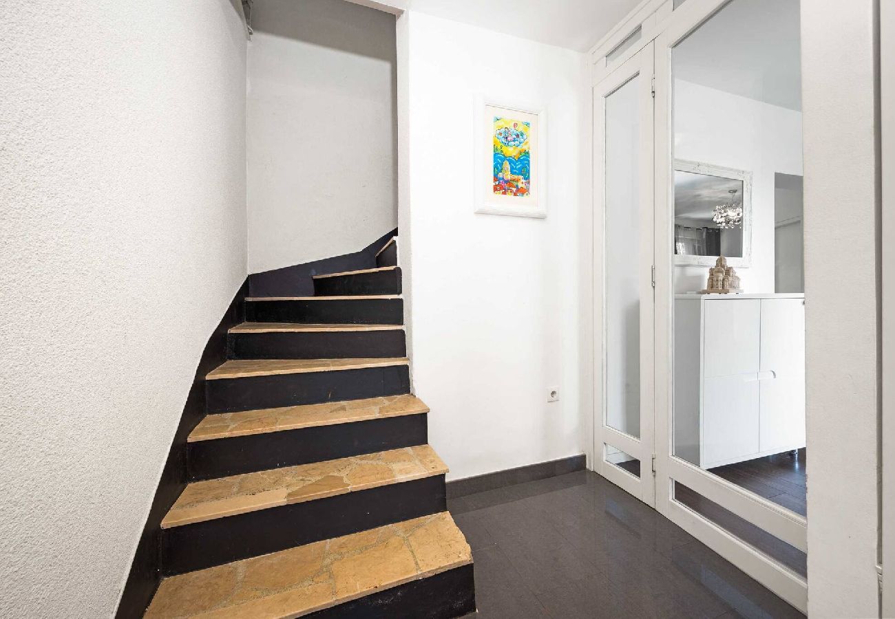 Ferienwohnung in Šibenik-Brodarica - Ferienhaus Roko&Iva - Haus mit drei Schlafzimmern und Meerblick
