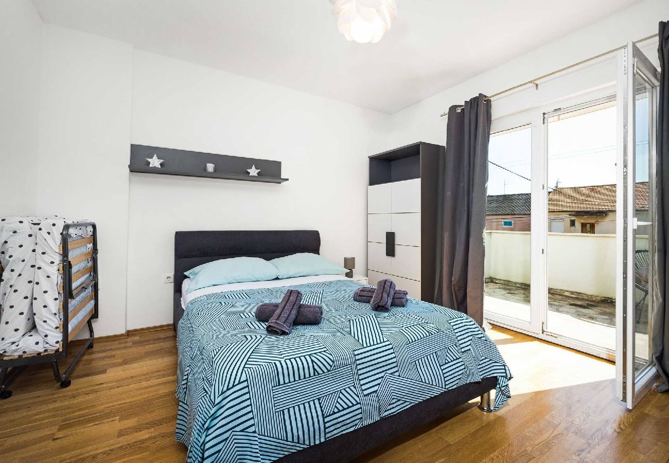 Ferienwohnung in Šibenik-Brodarica - Ferienhaus Roko&Iva - Haus mit drei Schlafzimmern und Meerblick