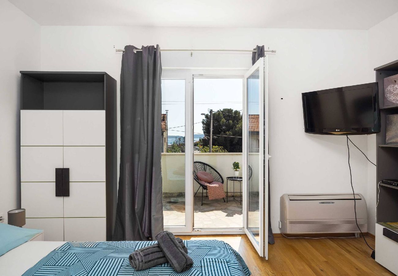 Ferienwohnung in Šibenik-Brodarica - Ferienhaus Roko&Iva - Haus mit drei Schlafzimmern und Meerblick