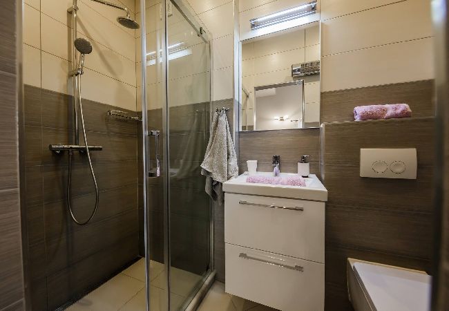 Ferienwohnung in Šibenik-Brodarica - Apartments Savin - one bedroom apartment with a sea view Ferienwohnung in Šibenik-Brodarica - Apartments Savin - one bedroom apartment with a sea view