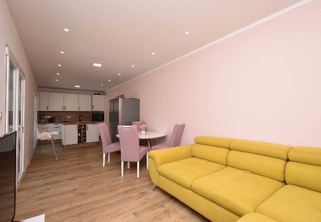 Villa in Šibenik-Brodarica - Villa Blue Chill – Haus mit fünf Schlafzimmern und Swimmingpool Villa in Šibenik-Brodarica - Villa Blue Chill – Haus mit fünf Schlafzimmern und Swimmingpool