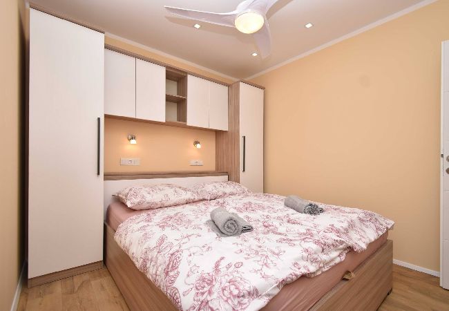 Villa in Šibenik-Brodarica - Villa Blue Chill – Haus mit fünf Schlafzimmern und Swimmingpool Villa in Šibenik-Brodarica - Villa Blue Chill – Haus mit fünf Schlafzimmern und Swimmingpool