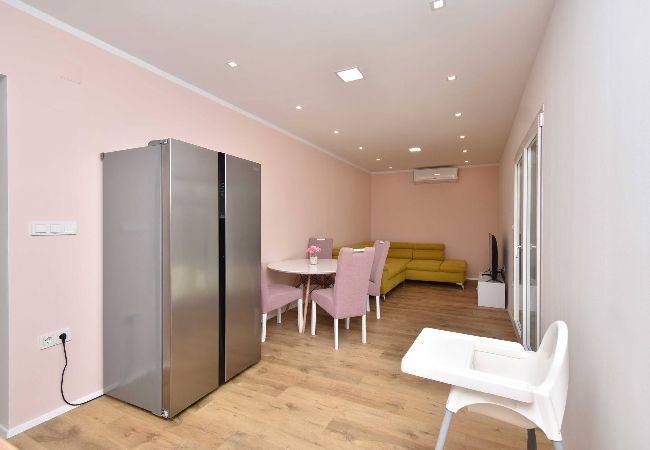 Villa in Šibenik-Brodarica - Villa Blue Chill – Haus mit fünf Schlafzimmern und Swimmingpool Villa in Šibenik-Brodarica - Villa Blue Chill – Haus mit fünf Schlafzimmern und Swimmingpool