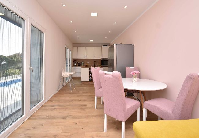 Villa in Šibenik-Brodarica - Villa Blue Chill – Haus mit fünf Schlafzimmern und Swimmingpool Villa in Šibenik-Brodarica - Villa Blue Chill – Haus mit fünf Schlafzimmern und Swimmingpool