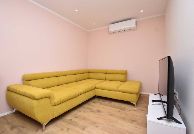 Villa in Šibenik-Brodarica - Villa Blue Chill – Haus mit fünf Schlafzimmern und Swimmingpool Villa in Šibenik-Brodarica - Villa Blue Chill – Haus mit fünf Schlafzimmern und Swimmingpool