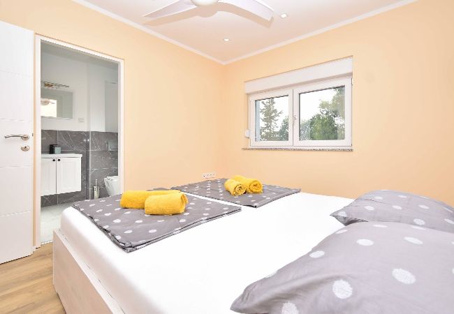 Villa in Šibenik-Brodarica - Villa Blue Chill – Haus mit fünf Schlafzimmern und Swimmingpool Villa in Šibenik-Brodarica - Villa Blue Chill – Haus mit fünf Schlafzimmern und Swimmingpool