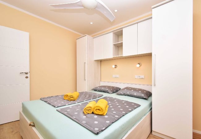 Villa in Šibenik-Brodarica - Villa Blue Chill – Haus mit fünf Schlafzimmern und Swimmingpool Villa in Šibenik-Brodarica - Villa Blue Chill – Haus mit fünf Schlafzimmern und Swimmingpool