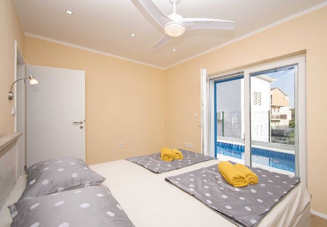 Villa in Šibenik-Brodarica - Villa Blue Chill – Haus mit fünf Schlafzimmern und Swimmingpool Villa in Šibenik-Brodarica - Villa Blue Chill – Haus mit fünf Schlafzimmern und Swimmingpool