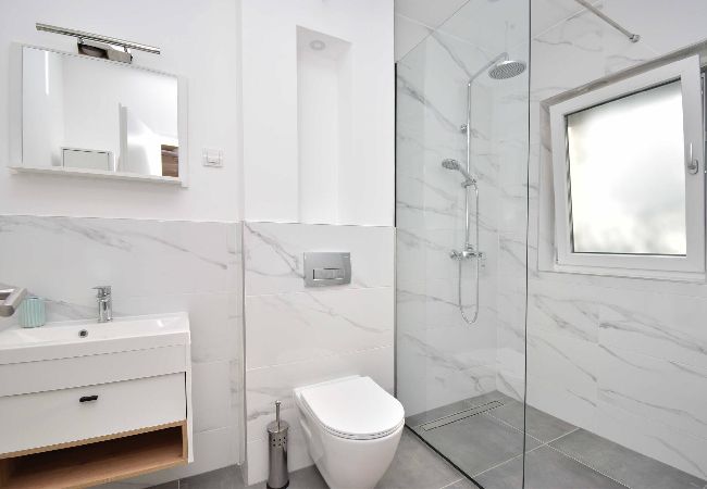 Villa in Šibenik-Brodarica - Villa Blue Chill – Haus mit fünf Schlafzimmern und Swimmingpool Villa in Šibenik-Brodarica - Villa Blue Chill – Haus mit fünf Schlafzimmern und Swimmingpool