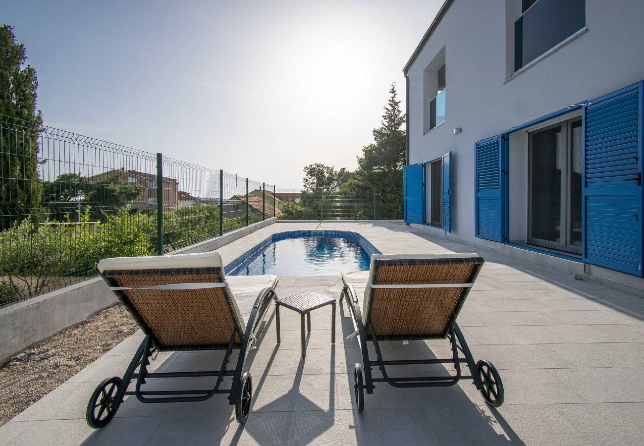 Villa in Šibenik-Brodarica - Villa Blue Chill – Haus mit fünf Schlafzimmern und Swimmingpool