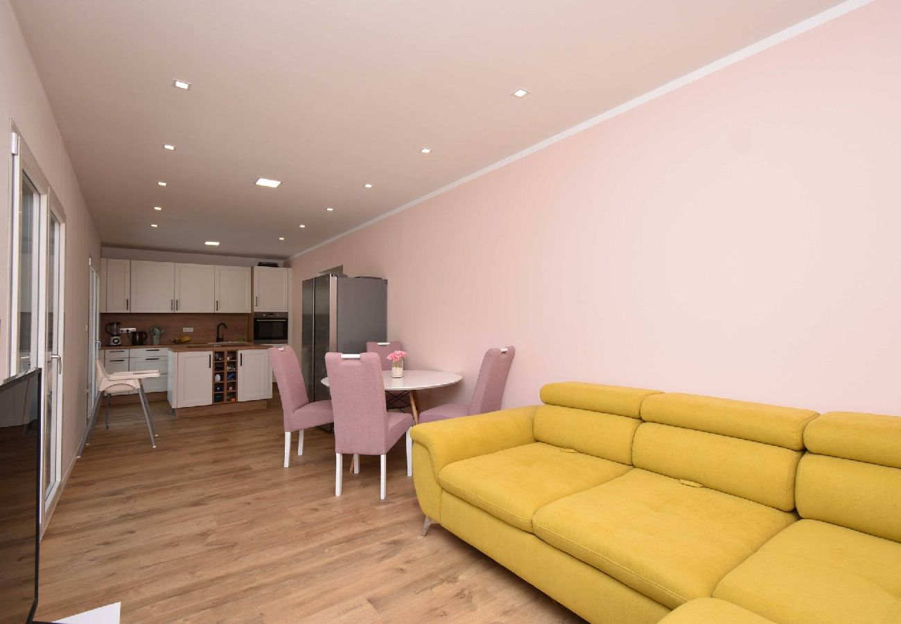 Villa in Šibenik-Brodarica - Villa Blue Chill – Haus mit fünf Schlafzimmern und Swimmingpool