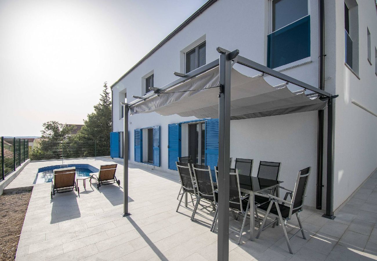 Villa in Šibenik-Brodarica - Villa Blue Chill – Haus mit fünf Schlafzimmern und Swimmingpool