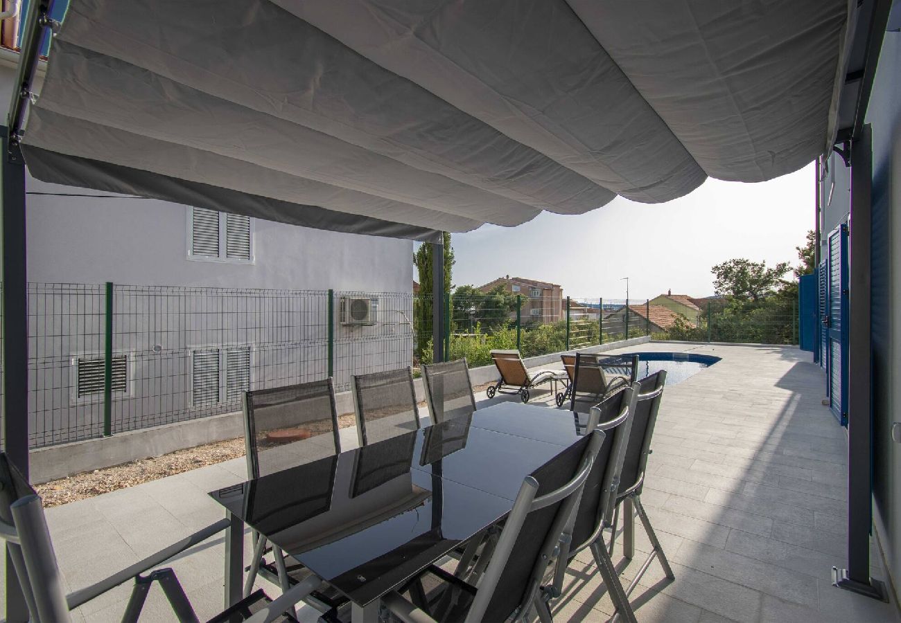 Villa in Šibenik-Brodarica - Villa Blue Chill – Haus mit fünf Schlafzimmern und Swimmingpool