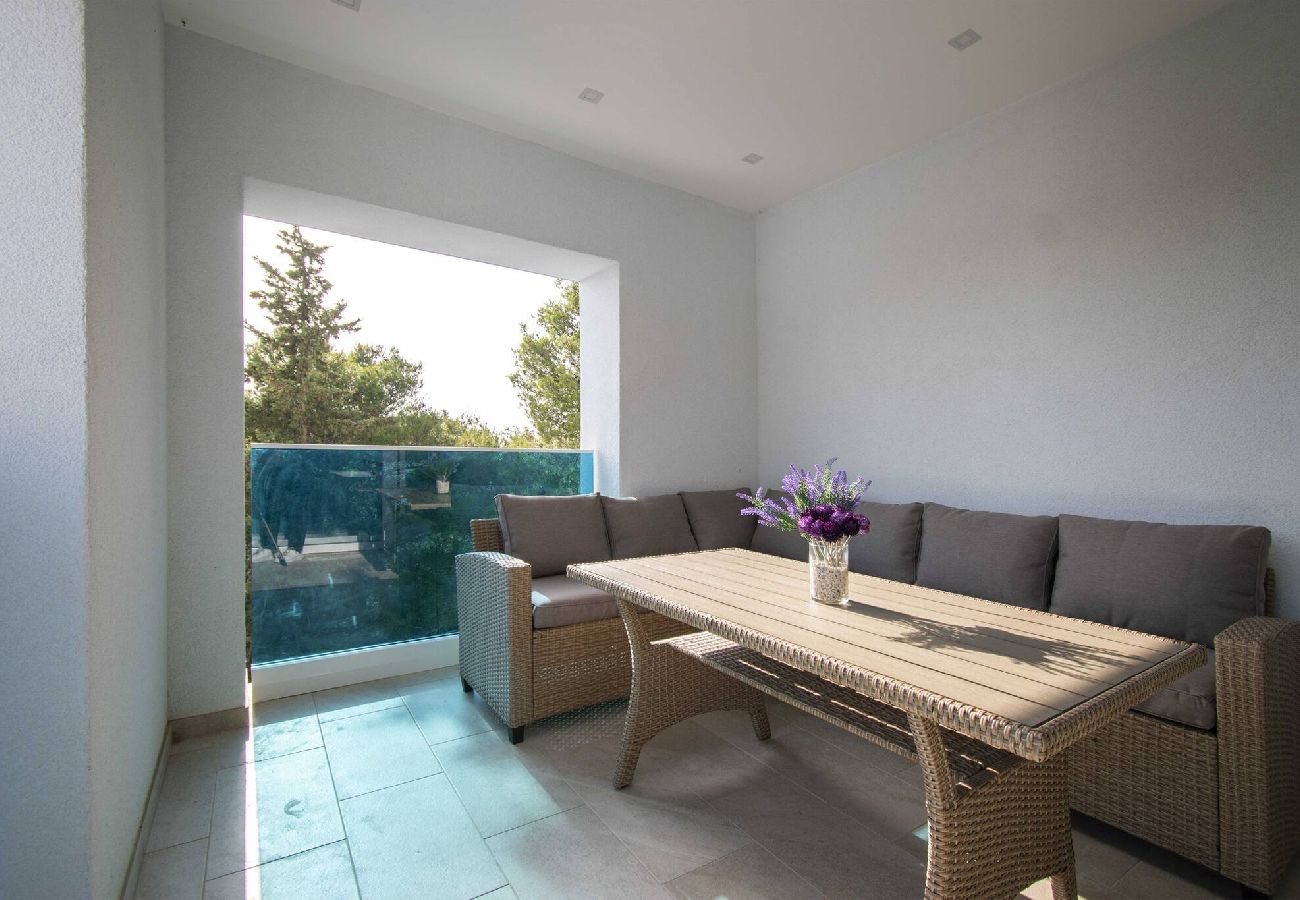Villa in Šibenik-Brodarica - Villa Blue Chill – Haus mit fünf Schlafzimmern und Swimmingpool