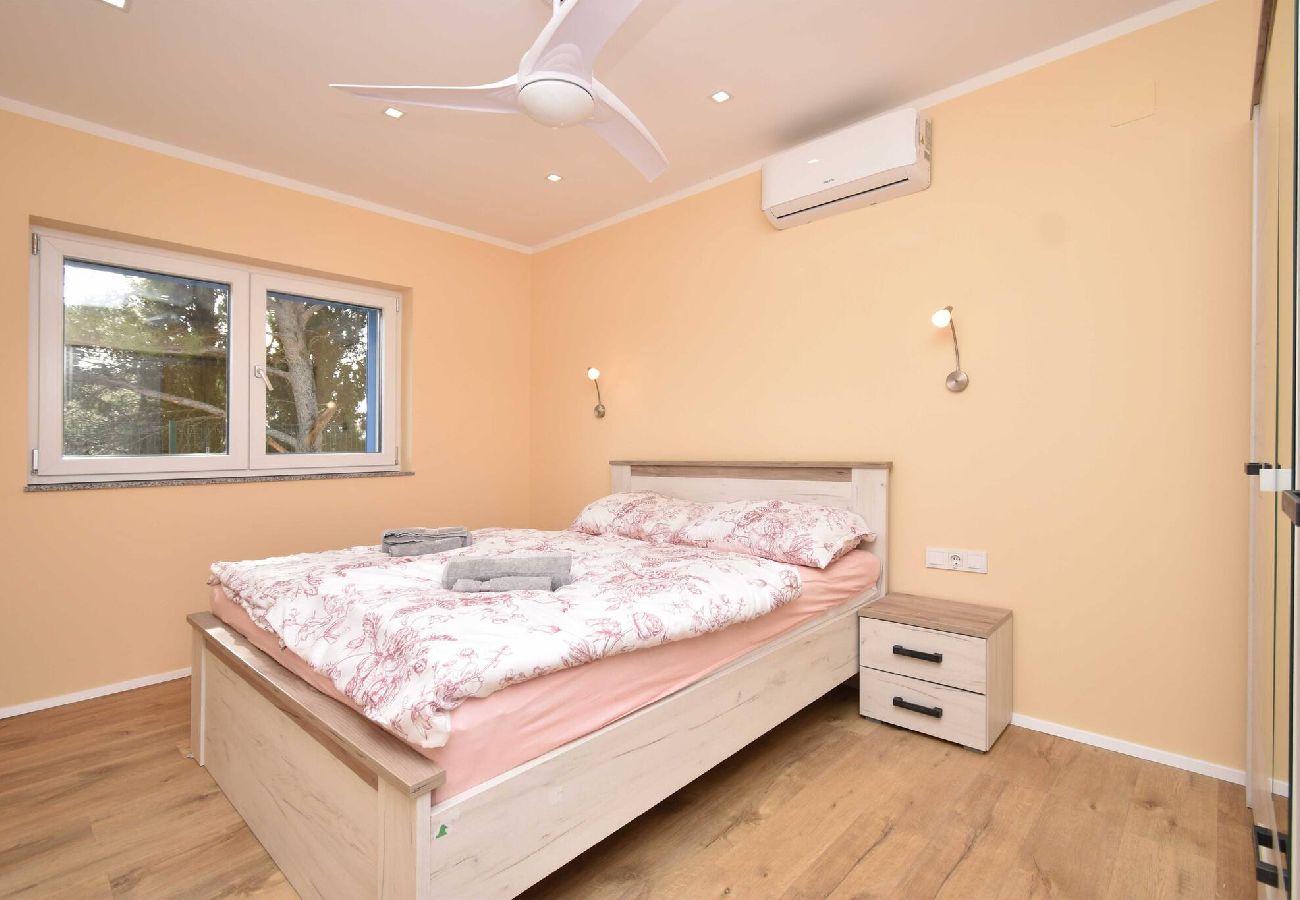 Villa in Šibenik-Brodarica - Villa Blue Chill – Haus mit fünf Schlafzimmern und Swimmingpool