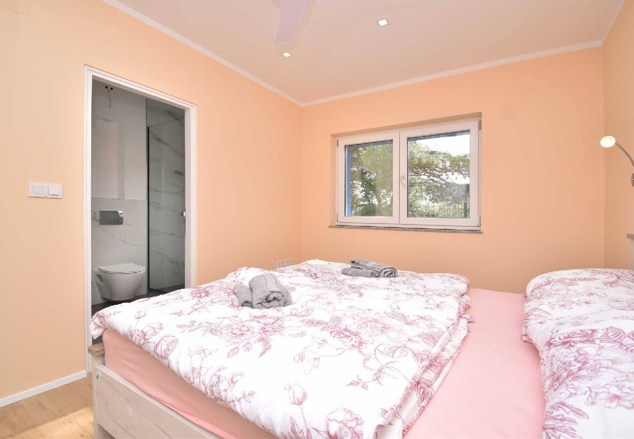 Villa in Šibenik-Brodarica - Villa Blue Chill – Haus mit fünf Schlafzimmern und Swimmingpool