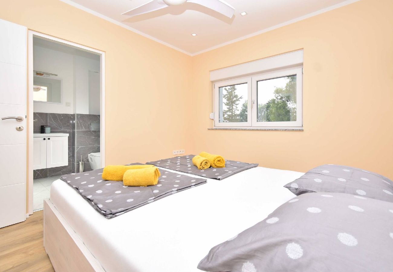 Villa in Šibenik-Brodarica - Villa Blue Chill – Haus mit fünf Schlafzimmern und Swimmingpool