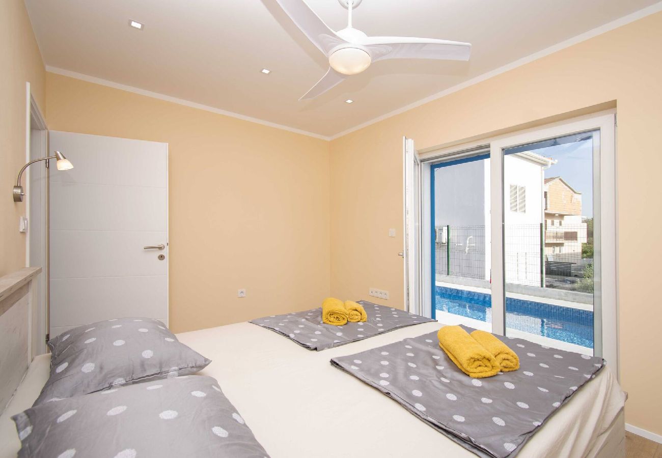 Villa in Šibenik-Brodarica - Villa Blue Chill – Haus mit fünf Schlafzimmern und Swimmingpool