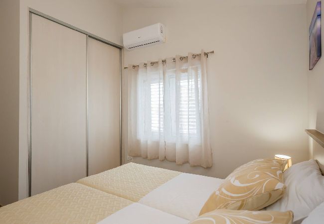 Ferienwohnung in Šibenik-Brodarica - Apartments Savin - two bedroom apartment with a sea view Ferienwohnung in Šibenik-Brodarica - Apartments Savin - two bedroom apartment with a sea view