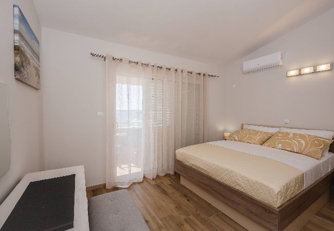 Ferienwohnung in Šibenik-Brodarica - Apartments Savin - two bedroom apartment with a sea view Ferienwohnung in Šibenik-Brodarica - Apartments Savin - two bedroom apartment with a sea view