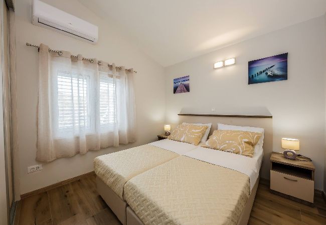 Ferienwohnung in Šibenik-Brodarica - Apartments Savin - two bedroom apartment with a sea view Ferienwohnung in Šibenik-Brodarica - Apartments Savin - two bedroom apartment with a sea view