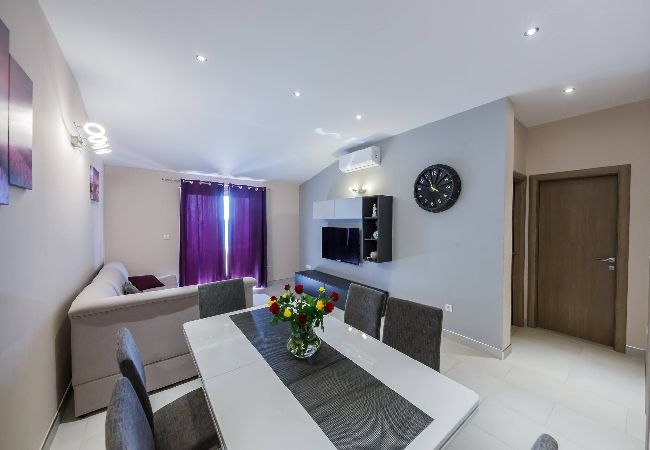 Ferienwohnung in Šibenik-Brodarica - Apartments Savin - two bedroom apartment with a sea view Ferienwohnung in Šibenik-Brodarica - Apartments Savin - two bedroom apartment with a sea view