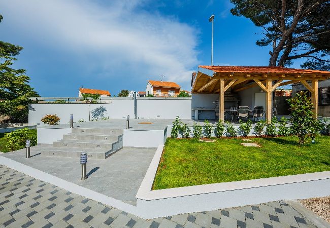 Ferienwohnung in Šibenik-Brodarica - Apartments Savin - two bedroom apartment with a sea view Ferienwohnung in Šibenik-Brodarica - Apartments Savin - two bedroom apartment with a sea view